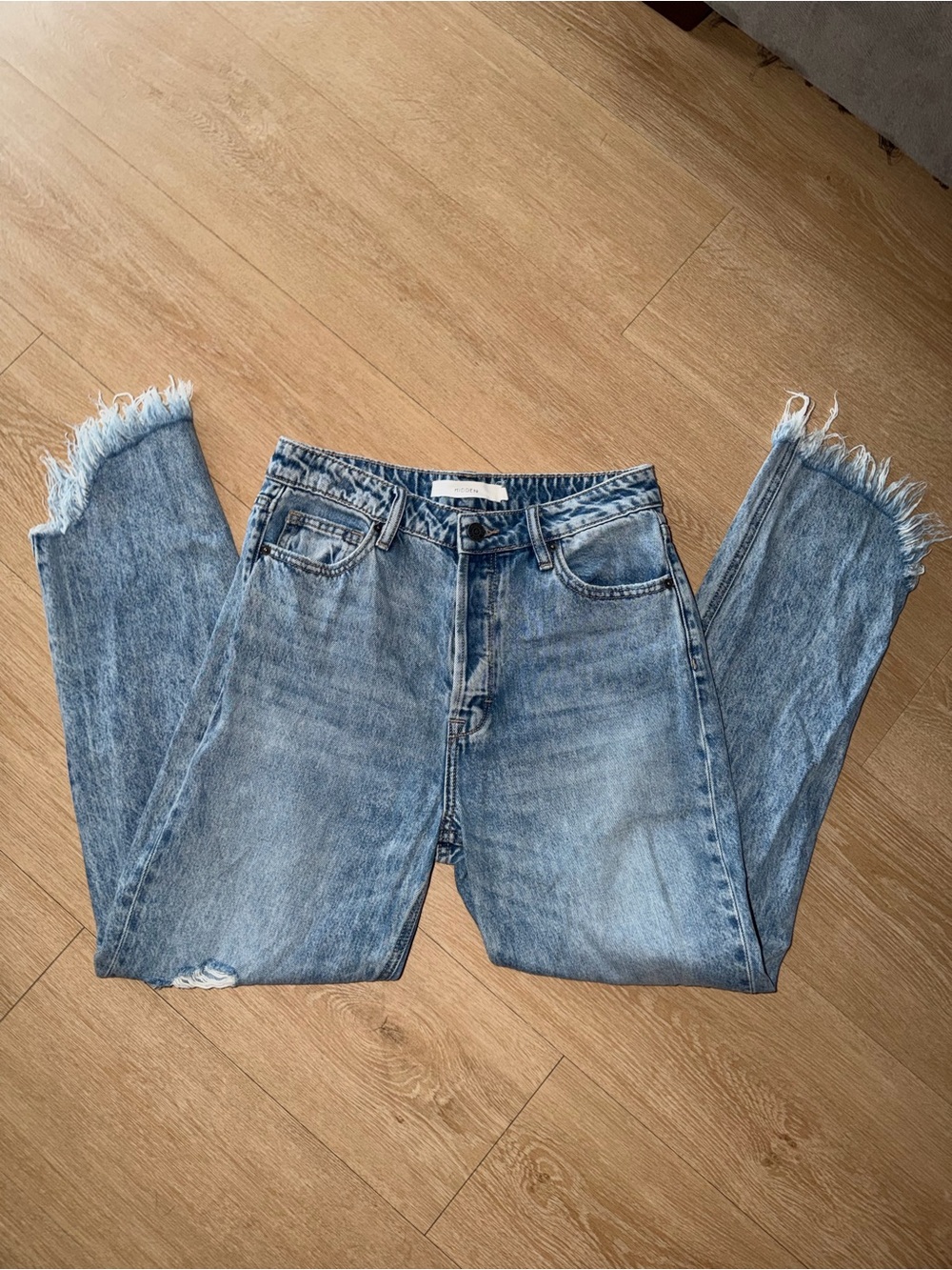HIDDEN Happi Medium Wash Knee Distressed Frayed-Hem Cropped Capri Flare Size 27